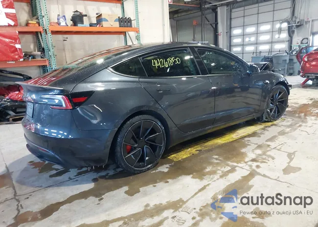 5YJ3E1ET4RF883185: 44261850