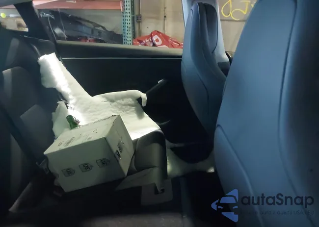 5YJ3E1ET4RF883185: 44261850