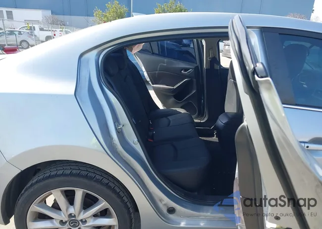 3MZBN1V7XHM124207: 44261931