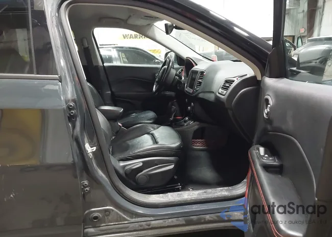 3C4NJDDB5JT262722: 44263023