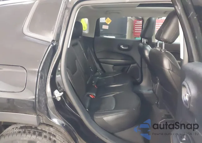 3C4NJDCB0LT250241: 44264302