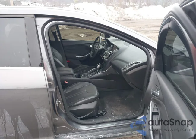 1FADP3N22DL135564: 44264653