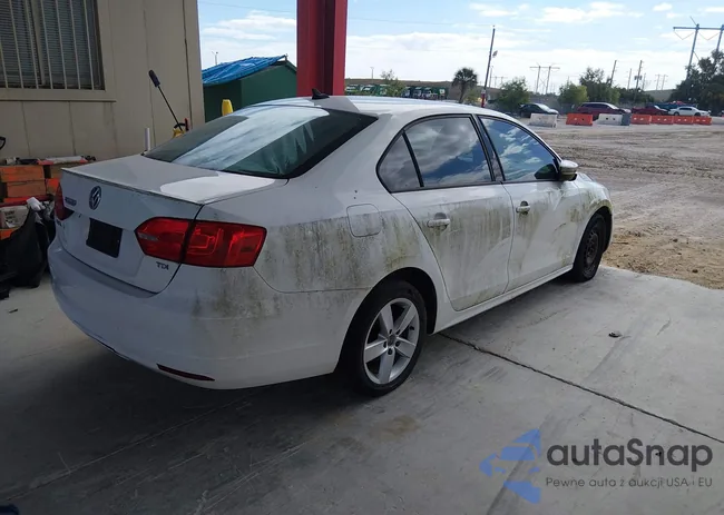 3VWLL7AJ7CM087124: 44263728