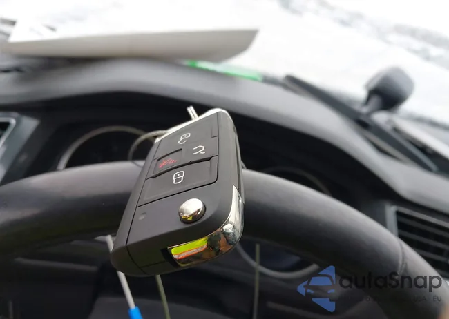 3VV2B7AXXJM140371: 44265317