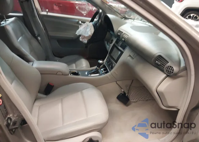 WDBRF40J15A703550: 44265449