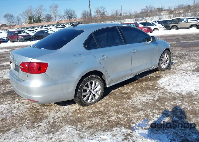 3VWD17AJ9EM353062: 44265559