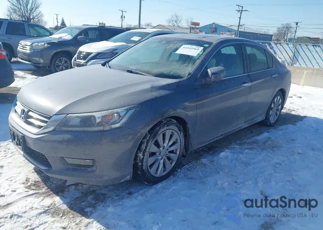 1HGCR2F8XEA111041: 44265569