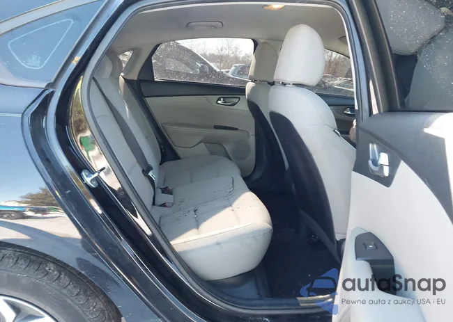 3KPF24AD8ME376648: 44266258