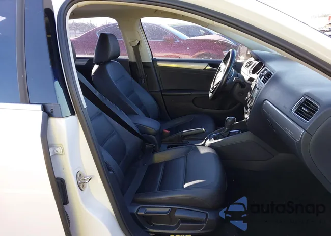 3VWDB7AJ5HM400377: 44266632