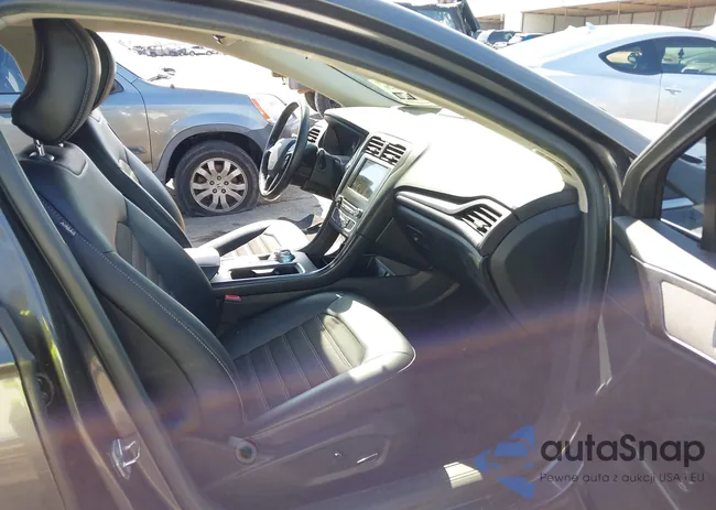 3FA6P0LU9JR231541: 44267320