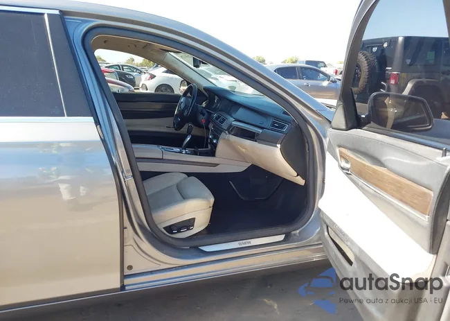 WBAKA8C59CDX01450: 44269128