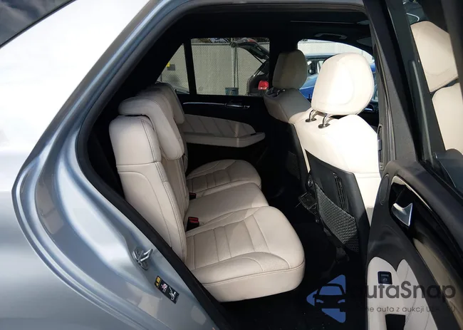 4JGDA7EB0DA161087: 44269534