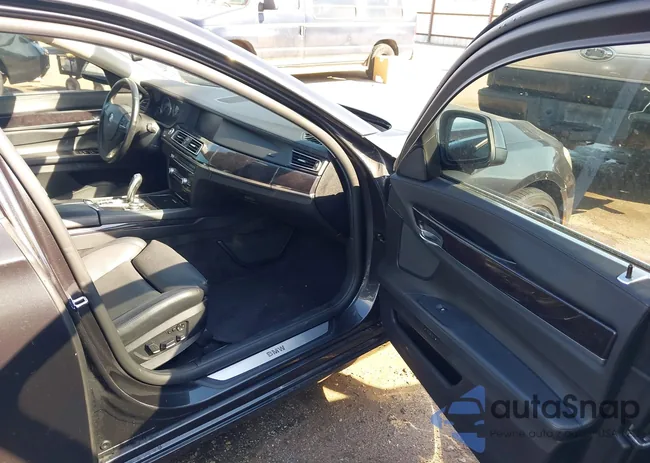 WBAKB83579CY60334: 44269583