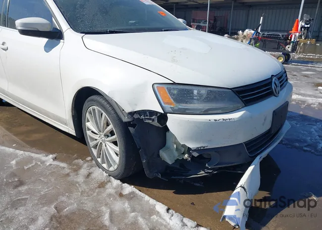 3VWLX7AJ8BM376290: 44269596