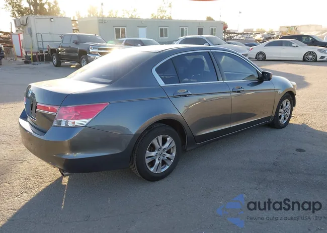 1HGCP2F45CA000526: 44269625