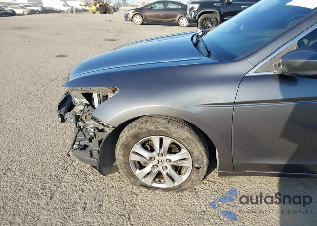 1HGCP2F45CA000526: 44269625