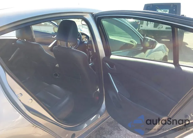 JM1GJ1W57E1112705: 44269635