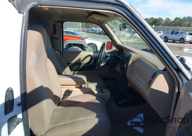 1FTYR44E62PA85619: 44269712