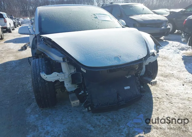 5YJ3E1EB2KF493425: 44270098