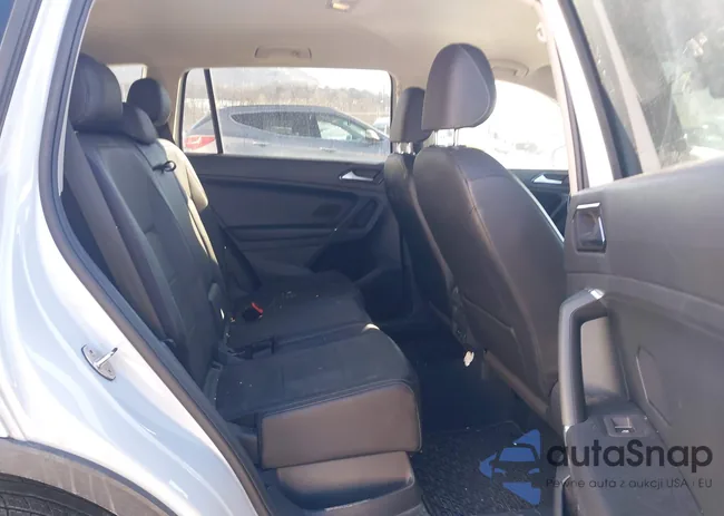 3VV2B7AX2JM039051: 44270271