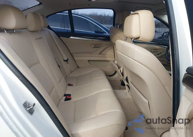 WBAFR1C50BC673043: 44270316