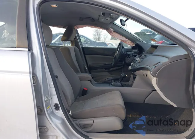 1HGCP2F37AA033242: 44270328