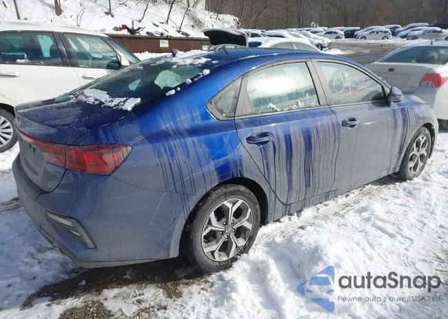 3KPF24AD9ME367716: 44270408