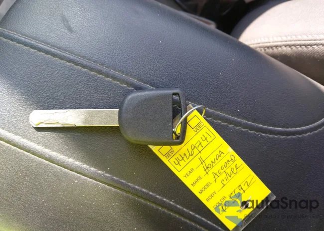 1HGCS2B86BA005692: 44269741