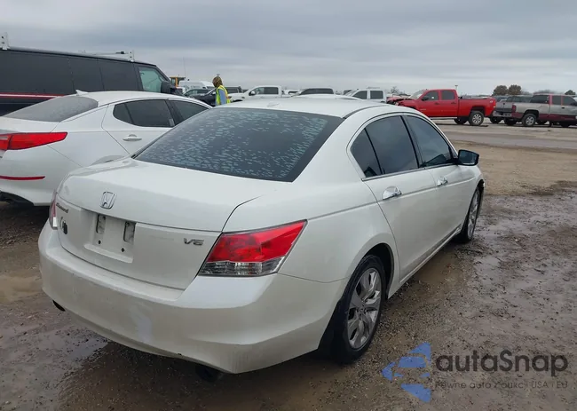 1HGCP36878A063093: 44269742