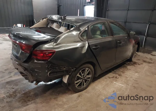 3KPF24AD2PE661057: 44271122