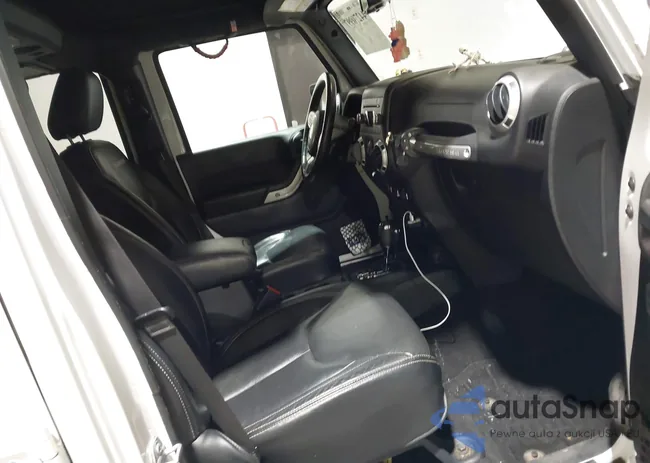 1C4HJWFG8HL556073: 44270997