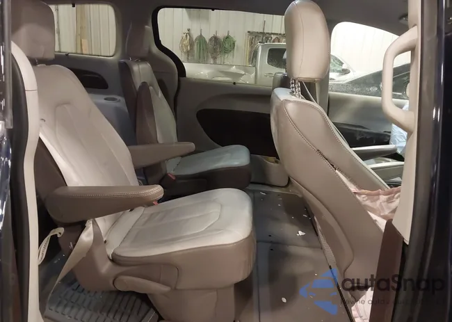 2C4RC1BG3JR197817: 44272120