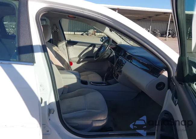 2G1WB5E30E1143877: 44272349