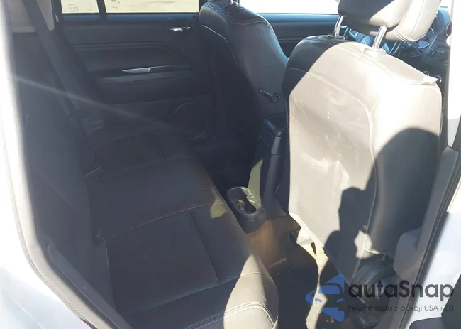 1C4NJDEB9GD708142: 44271767