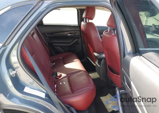 3MVDMBCM8PM527192: 44272047