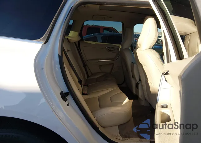 YV4952DZ8D2429018: 44272067