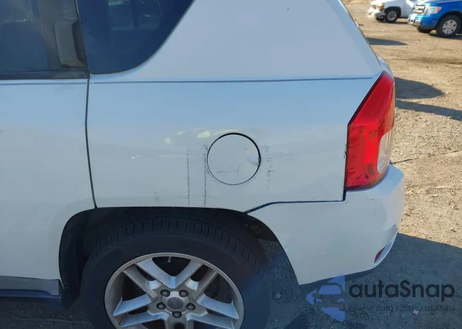 1J4NT5FB2BD137840: 44273171