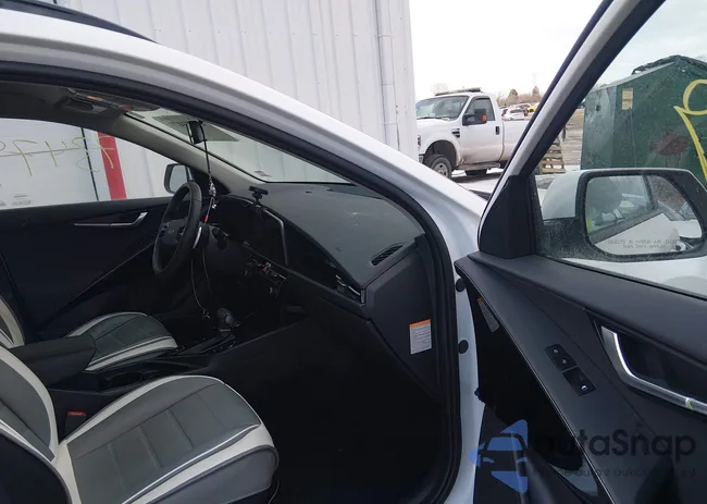 KNDCR3LE7R5205813: 44273479