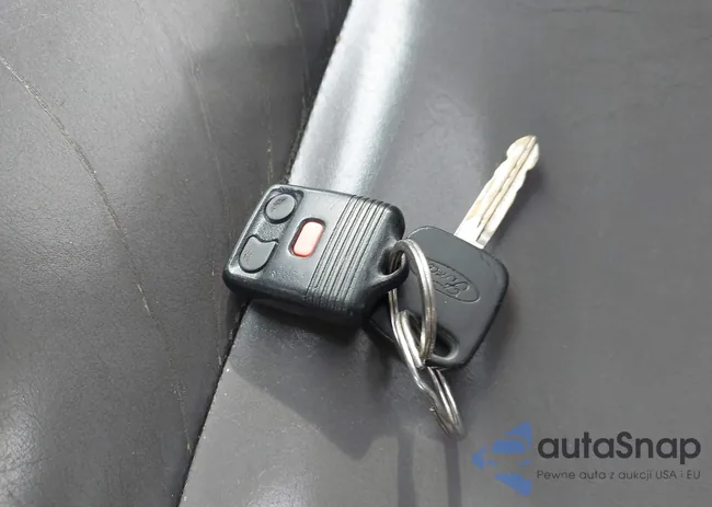 1FMYU04172KA70141: 44273610