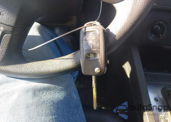 3VWD17AJ2EM277572: 44273627