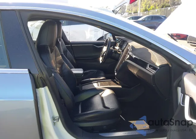 5YJSA1H43FF090595: 44273670