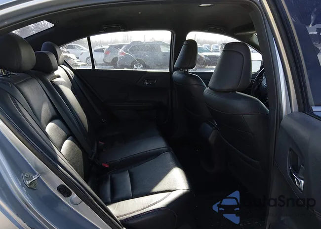 1HGCR2F11HA024085: 44272757