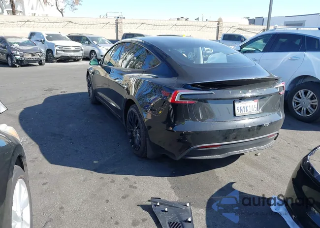 5YJ3E1EAXRF844308: 44272783