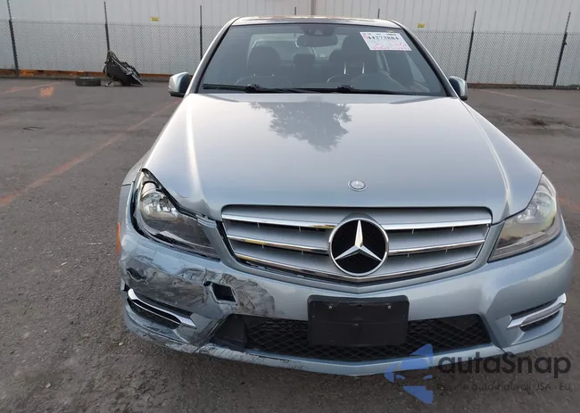 WDDGF4HB8DR261619: 44273884