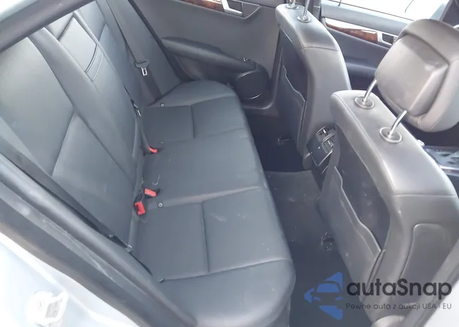 WDDGF4HB8DR261619: 44273884