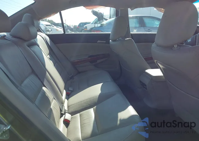 1HGCP2F81BA103055: 44273963