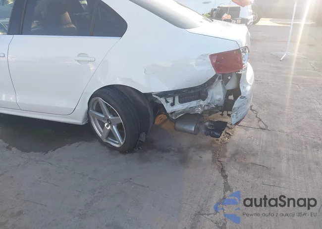 3VWD17AJ7EM410889: 44275312