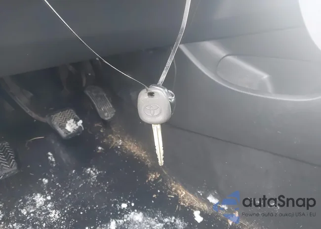 2T1BU4EE8AC469465: 44275605