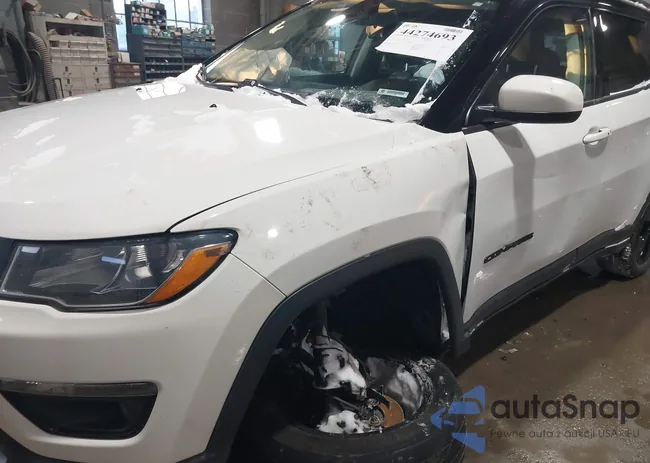 3C4NJDBB8KT838985: 44274693