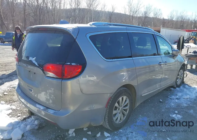 2C4RC1BG2KR608979: 44274757